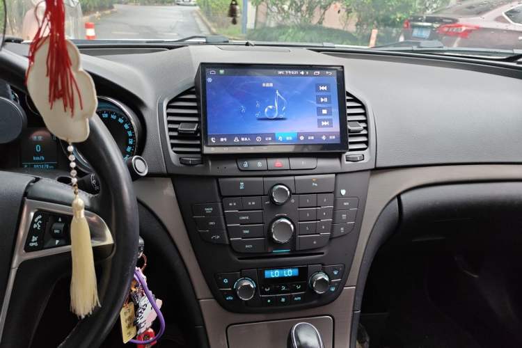 Used Buick Regal 2013 1.6T Automatic Elite Sport Edition Audio And AC Panel