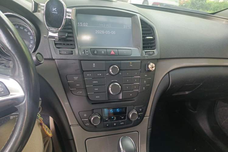 Used Buick Regal 2013 1.6T Automatic Elite Sport Edition Audio And AC Panel