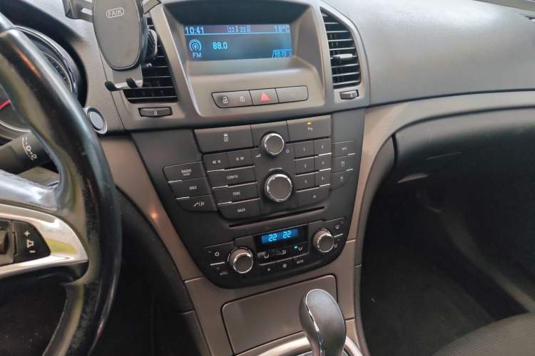 Used Buick Regal 2013 1.6T Automatic Elite Sport Edition Audio And AC Panel