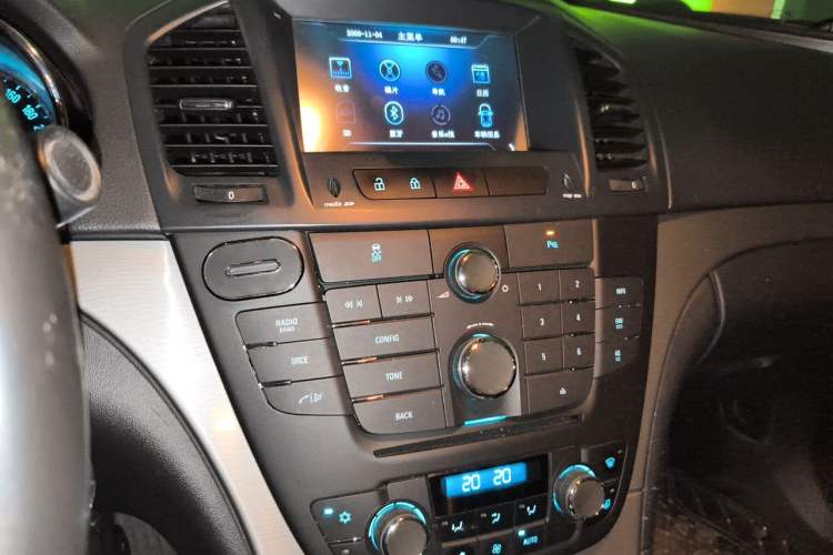 Used Buick Regal 2013 1.6T Automatic Elite Sport Edition Audio And AC Panel