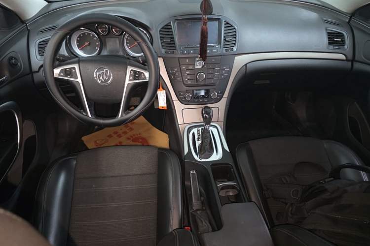 Used Buick Regal 2013 1.6T Automatic Elite Sport Edition Center Console