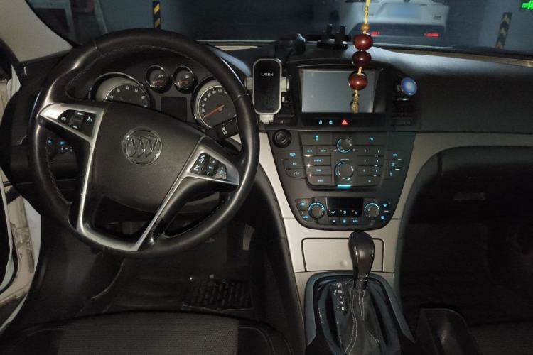 Used Buick Regal 2013 1.6T Automatic Elite Sport Edition Center Console