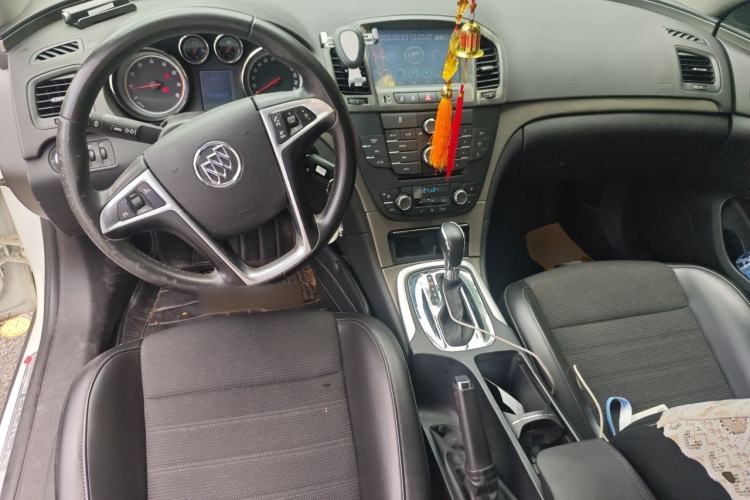 Used Buick Regal 2013 1.6T Automatic Elite Sport Edition Center Console