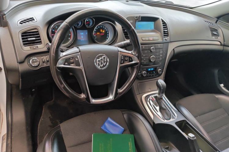 Used Buick Regal 2013 1.6T Automatic Elite Sport Edition Center Console