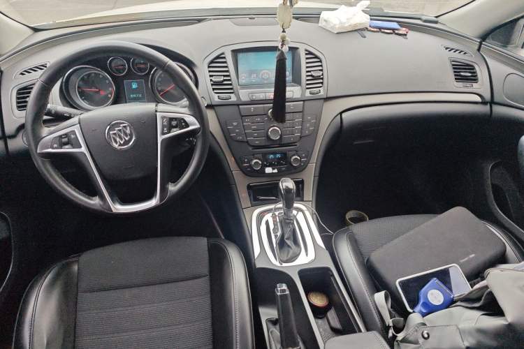 Used Buick Regal 2013 1.6T Automatic Elite Sport Edition Center Console