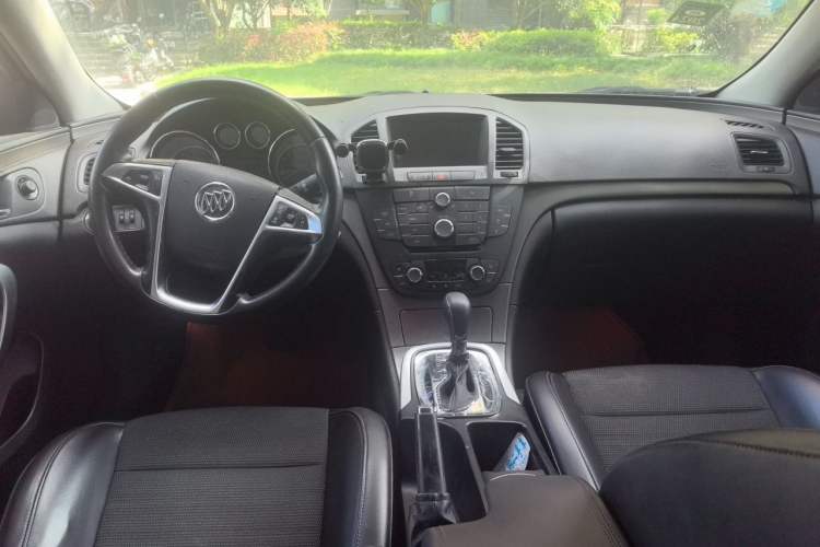 Used Buick Regal 2013 1.6T Automatic Elite Sport Edition Center Console