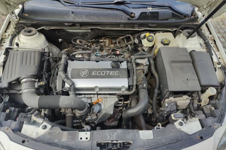Used Buick Regal 2013 1.6T Automatic Elite Sport Edition Engine Bay