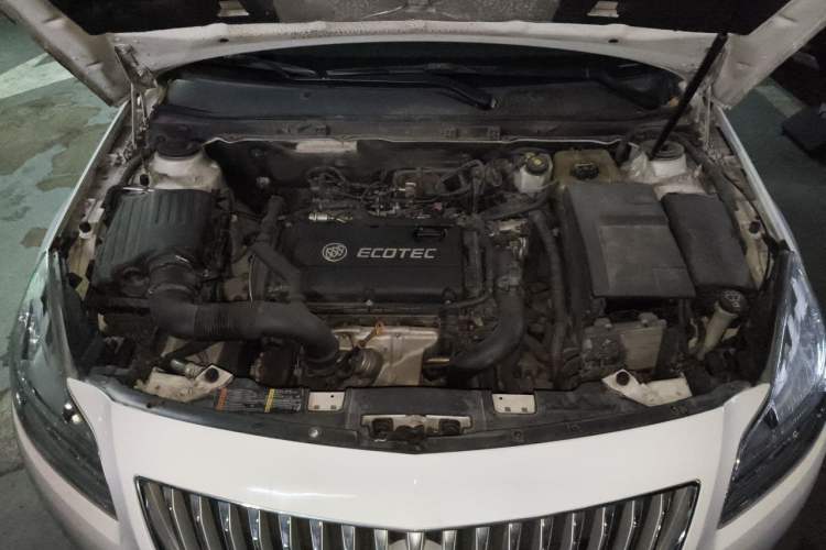 Used Buick Regal 2013 1.6T Automatic Elite Sport Edition Engine Bay