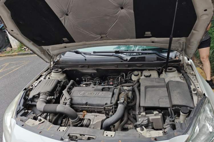 Used Buick Regal 2013 1.6T Automatic Elite Sport Edition Engine Bay