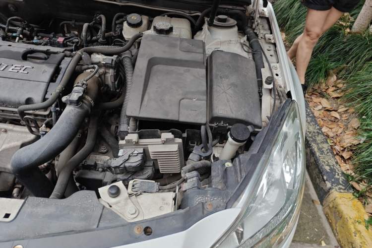 Used Buick Regal 2013 1.6T Automatic Elite Sport Edition Engine Bay Left