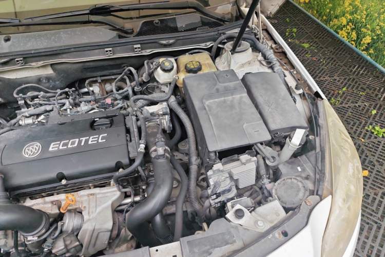 Used Buick Regal 2013 1.6T Automatic Elite Sport Edition Engine Bay Left