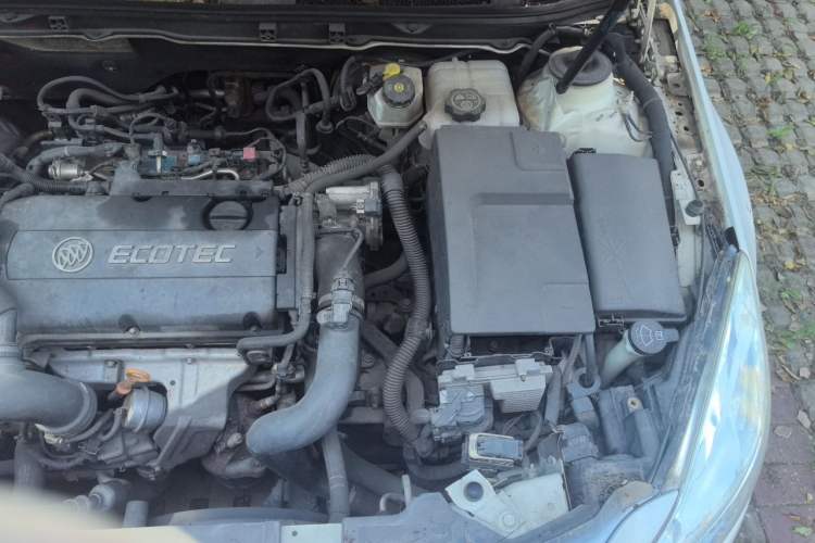 Used Buick Regal 2013 1.6T Automatic Elite Sport Edition Engine Bay Left