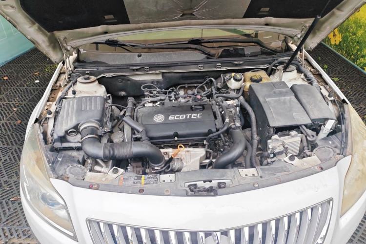Used Buick Regal 2013 1.6T Automatic Elite Sport Edition Engine Bay