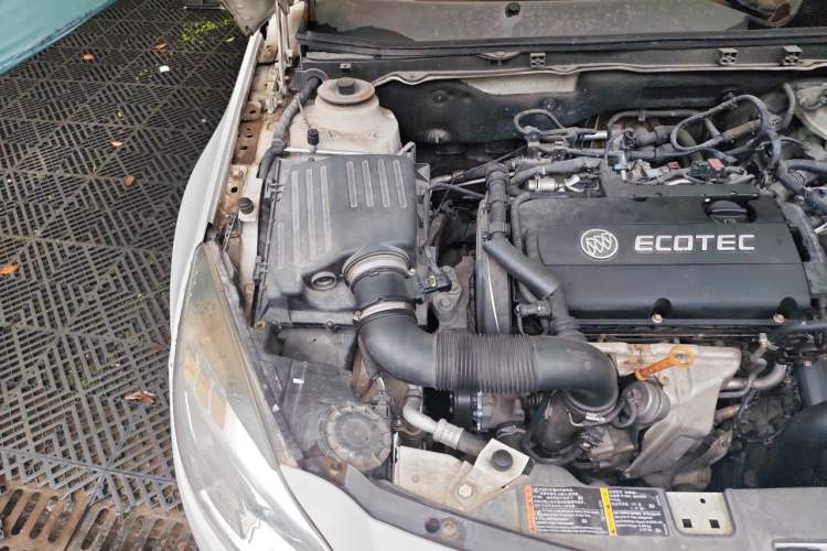 Used Buick Regal 2013 1.6T Automatic Elite Sport Edition Engine Bay Right