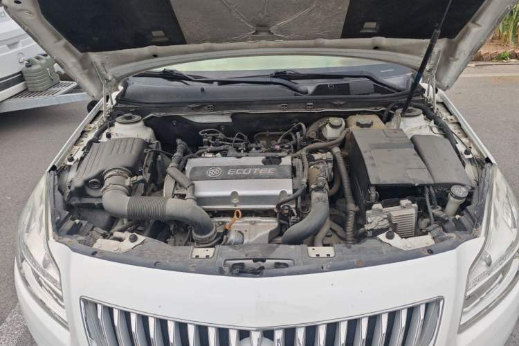 Used Buick Regal 2013 1.6T Automatic Elite Sport Edition Engine Bay