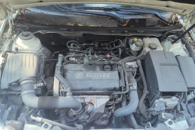 Used Buick Regal 2013 1.6T Automatic Elite Sport Edition Engine Bay