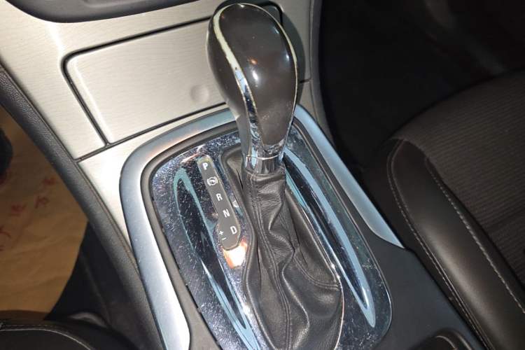 Used Buick Regal 2013 1.6T Automatic Elite Sport Edition Gear Lever