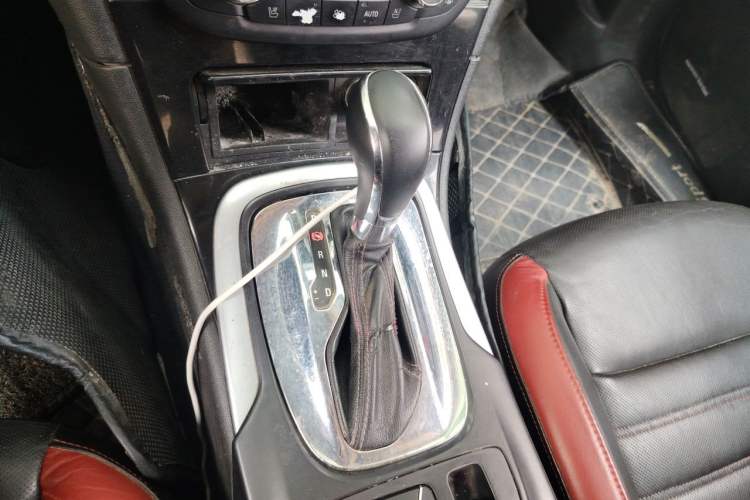 Used Buick Regal 2013 GS 2.0T Sport Edition Gear Lever