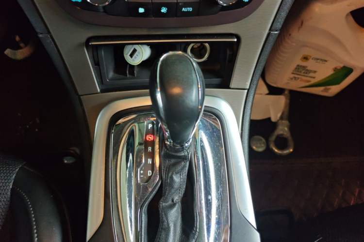 Used Buick Regal 2013 1.6T Automatic Elite Sport Edition Gear Lever