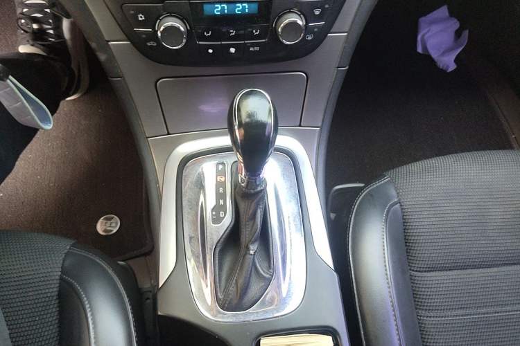 Used Buick Regal 2013 1.6T Automatic Elite Sport Edition Gear Lever