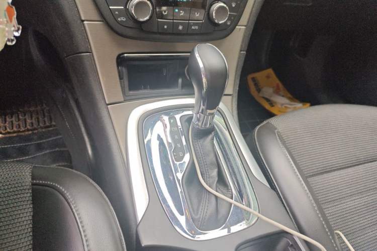 Used Buick Regal 2013 1.6T Automatic Elite Sport Edition Gear Lever