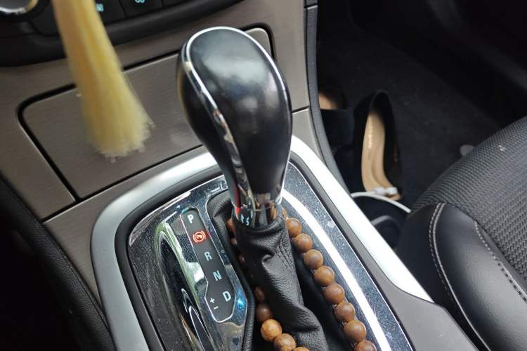 Used Buick Regal 2013 1.6T Automatic Elite Sport Edition Gear Lever