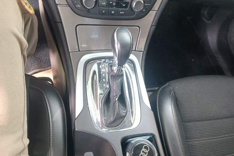 Used Buick Regal 2013 1.6T Automatic Elite Sport Edition Gear Lever