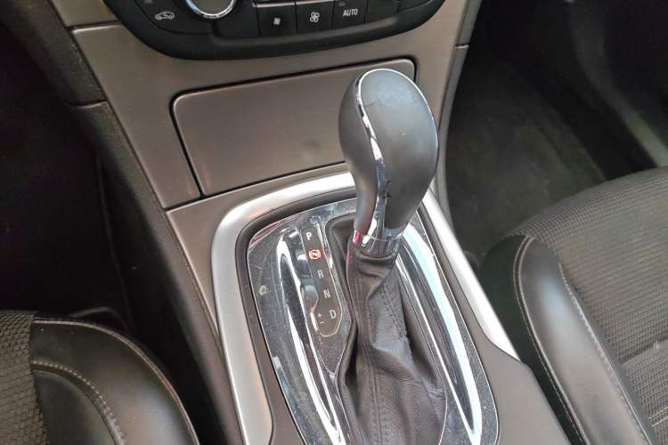 Used Buick Regal 2013 1.6T Automatic Elite Sport Edition Gear Lever