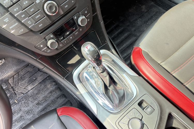 Used Buick Regal 2013 GS 2.0T Sport Edition Gear Lever