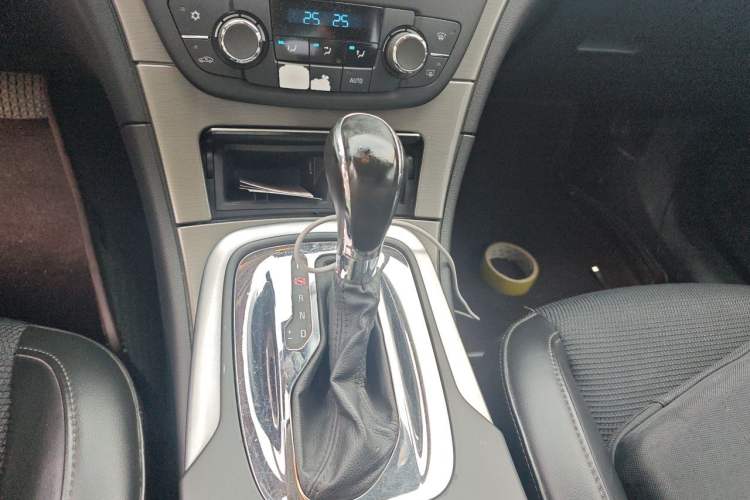 Used Buick Regal 2013 1.6T Automatic Elite Sport Edition Gear Lever