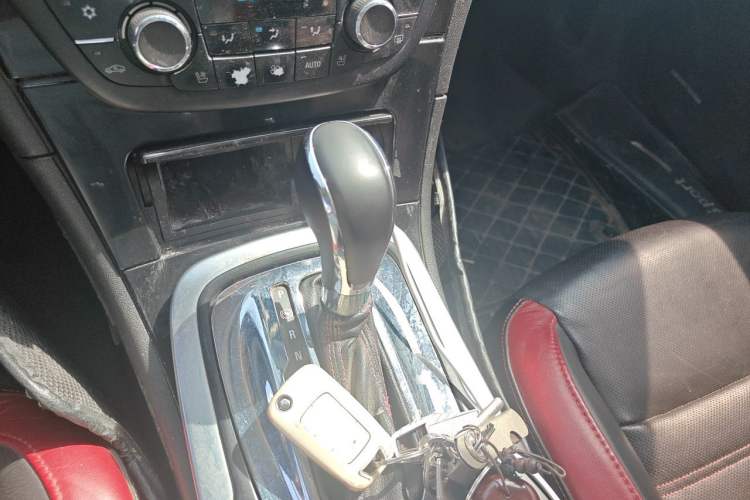 Used Buick Regal 2013 GS 2.0T Sport Edition Gear Lever