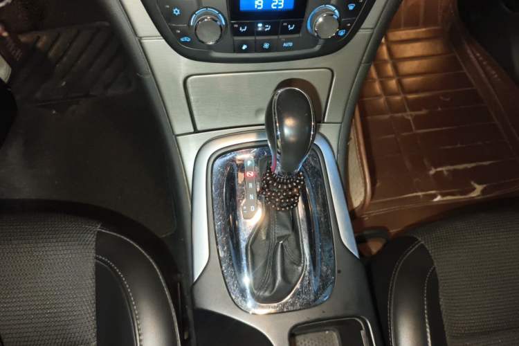 Used Buick Regal 2013 1.6T Automatic Elite Sport Edition Gear Lever