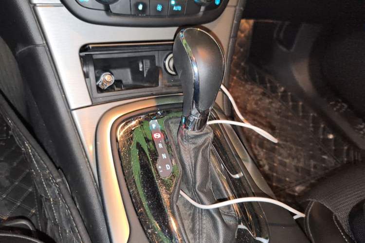 Used Buick Regal 2013 1.6T Automatic Elite Sport Edition Gear Lever