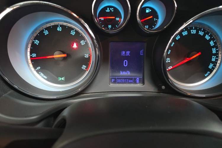 Used Buick Regal 2013 1.6T Automatic Elite Sport Edition Odometer Close Up