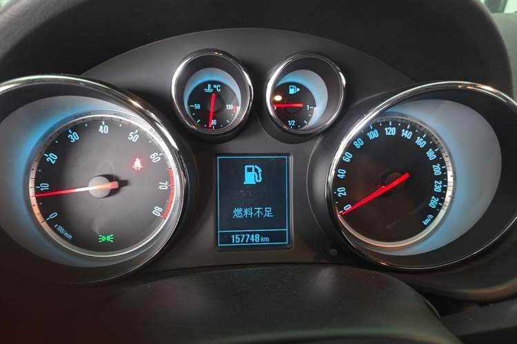 Used Buick Regal 2013 GS 2.0T Sport Edition Odometer Close Up
