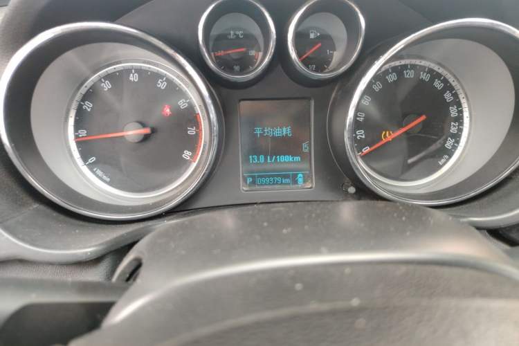 Used Buick Regal 2013 GS 2.0T Sport Edition Odometer Close Up