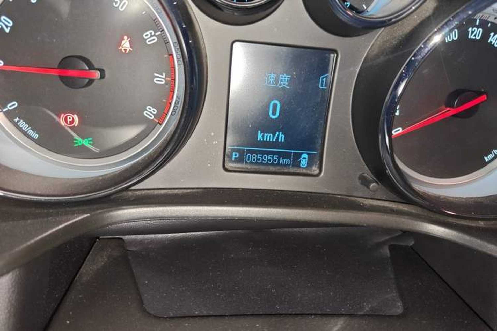 Used Buick Regal 2013 GS 2.0T Sport Edition Odometer Close Up