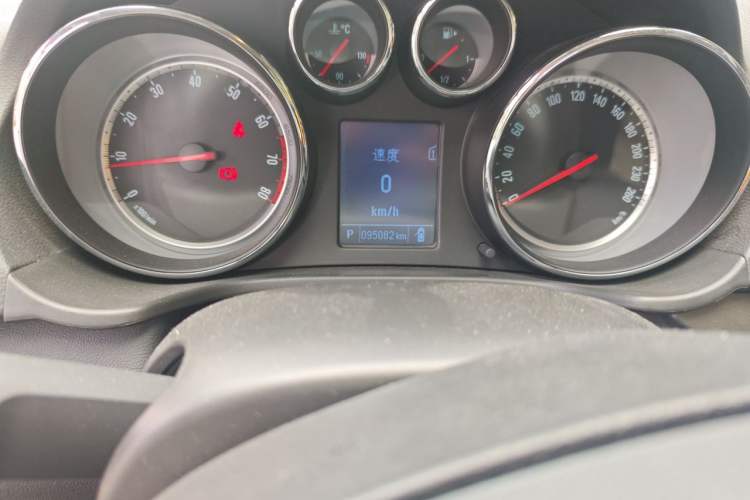 Used Buick Regal 2013 1.6T Automatic Elite Sport Edition Odometer Close Up