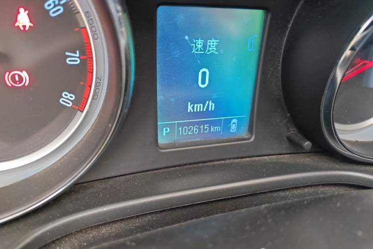 Used Buick Regal 2013 1.6T Automatic Elite Sport Edition Odometer Close Up