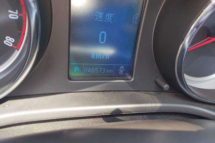 Used Buick Regal 2013 1.6T Automatic Elite Sport Edition Odometer Close Up