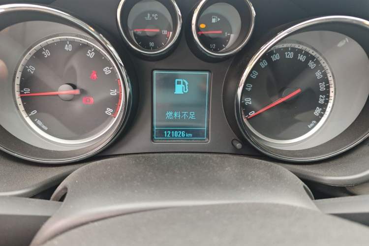Used Buick Regal 2013 1.6T Automatic Elite Sport Edition Odometer Close Up