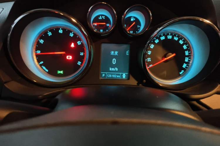 Used Buick Regal 2013 1.6T Automatic Elite Sport Edition Odometer Close Up