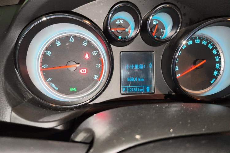 Used Buick Regal 2013 1.6T Automatic Elite Sport Edition Odometer Close Up