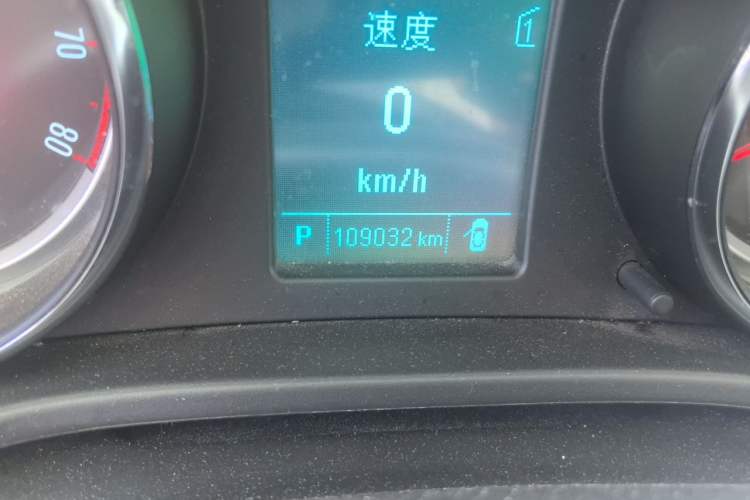 Used Buick Regal 2013 1.6T Automatic Elite Sport Edition Odometer Close Up