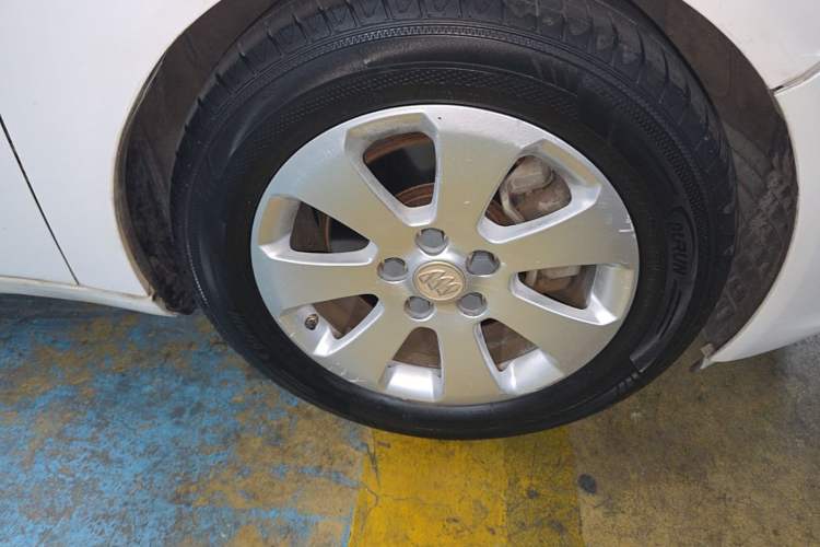 Used Buick Regal 2013 1.6T Automatic Elite Sport Edition Right Front Wheel Hub