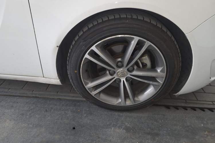 Used Buick Regal 2013 GS 2.0T Sport Edition Right Front Wheel Hub