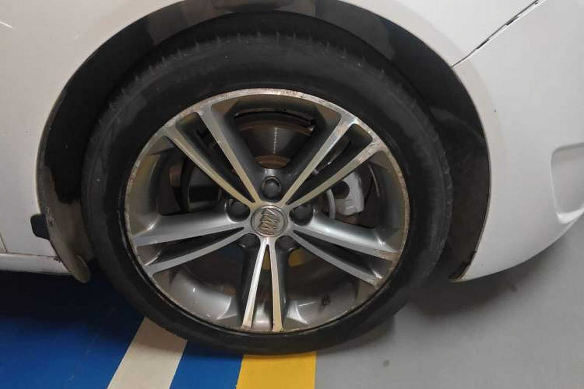 Used Buick Regal 2013 GS 2.0T Sport Edition Right Front Wheel Hub