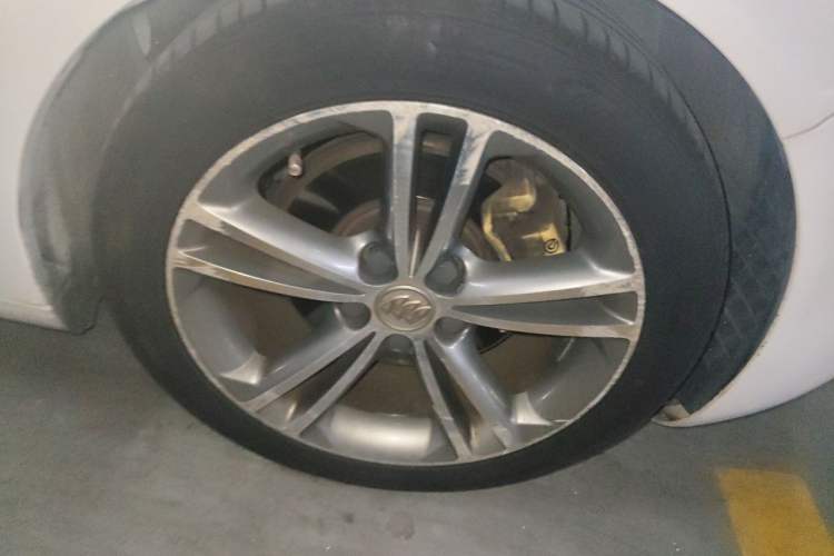 Used Buick Regal 2013 GS 2.0T Sport Edition Right Front Wheel Hub