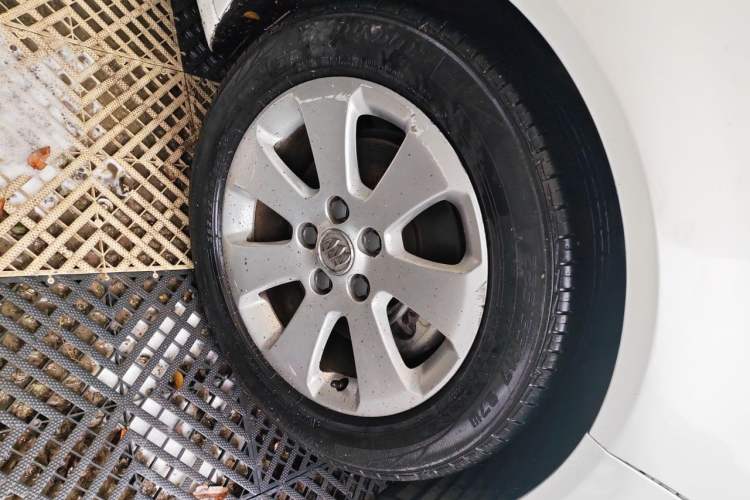 Used Buick Regal 2013 1.6T Automatic Elite Sport Edition Right Front Wheel Hub