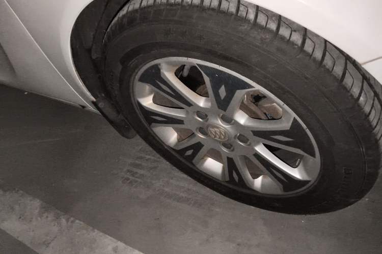 Used Buick Regal 2013 1.6T Automatic Elite Sport Edition Right Front Wheel Hub
